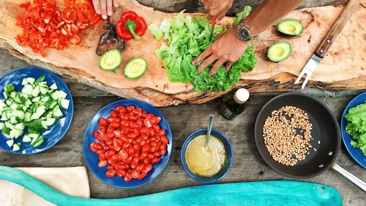 Des salades complètes qui tiennent au corps, pas des accompagnements, sans culpabiliser